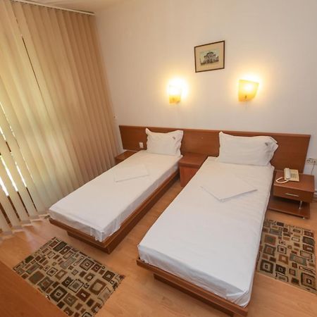 Hotel Amurg 南埃福列 外观 照片