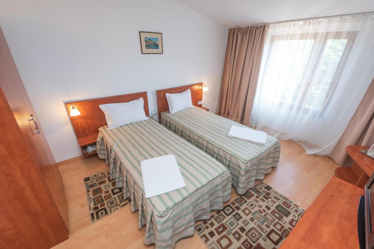Hotel Amurg 南埃福列 外观 照片