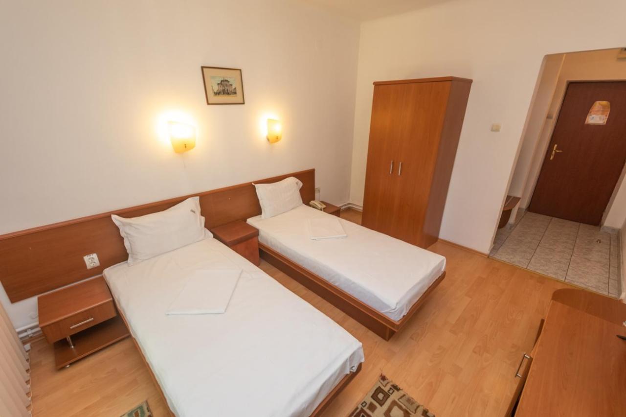 Hotel Amurg 南埃福列 外观 照片