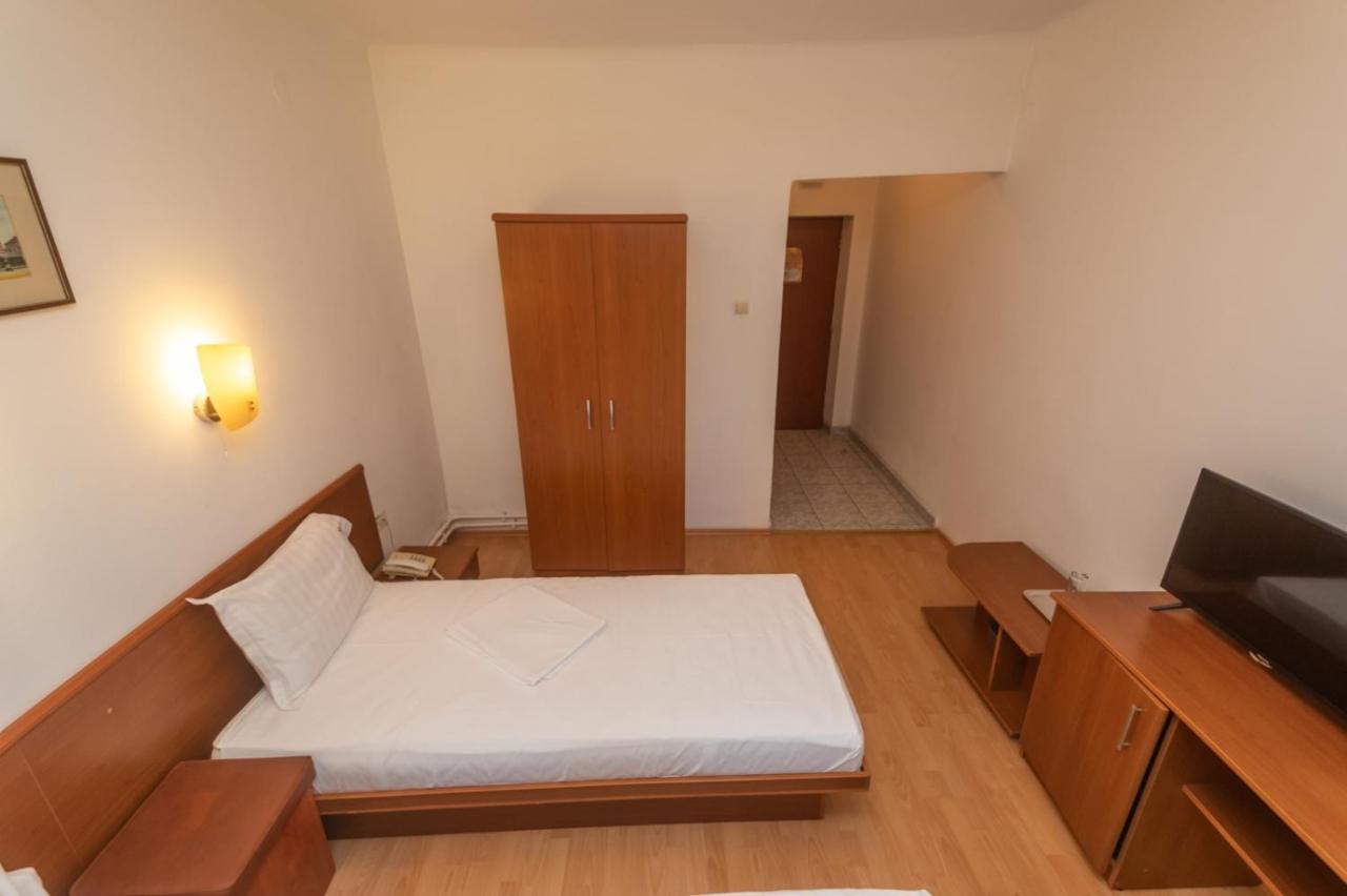 Hotel Amurg 南埃福列 外观 照片